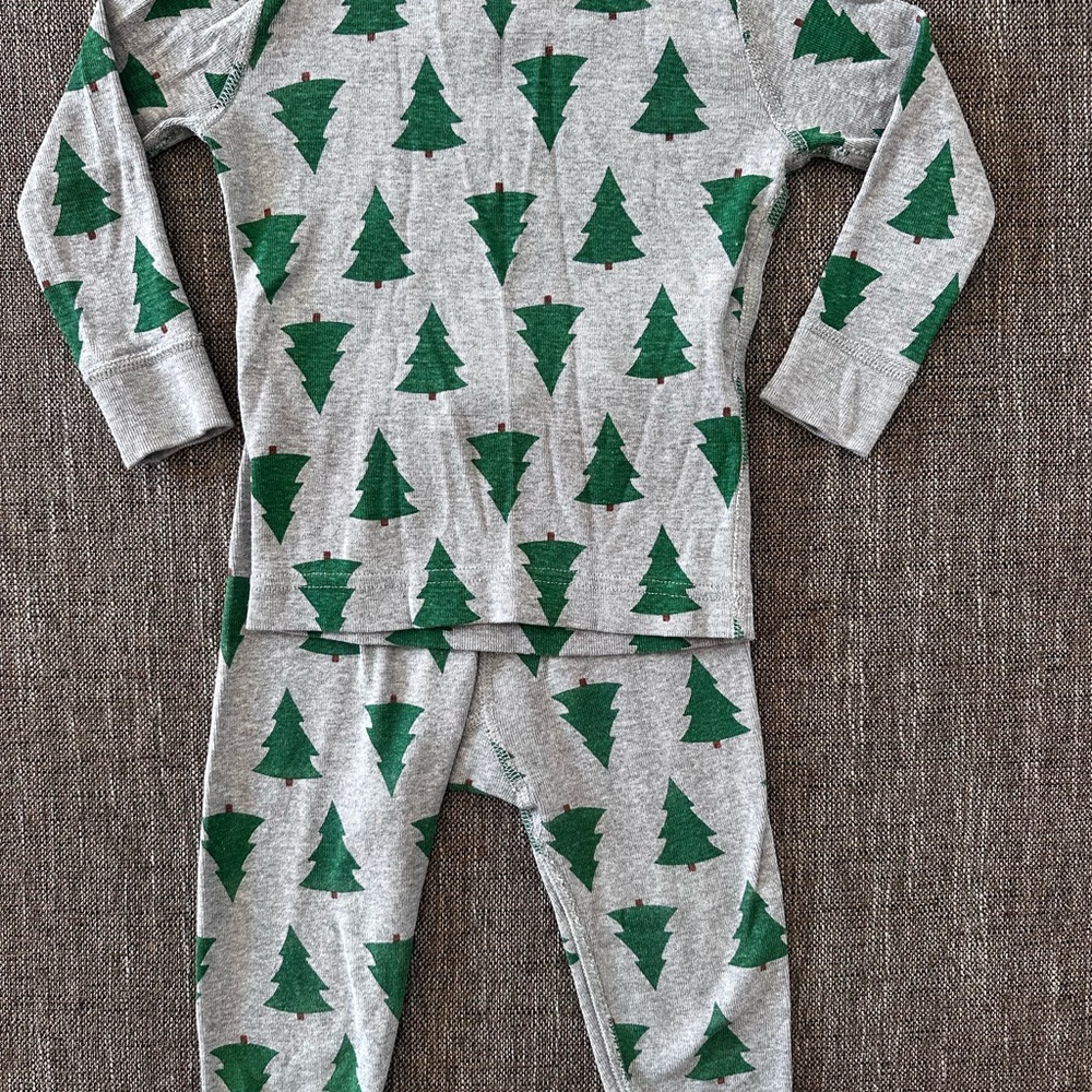 Hanna Andersson BUNDLE Christmas Pajamas with Green Tree, Penguins, Lights 2T